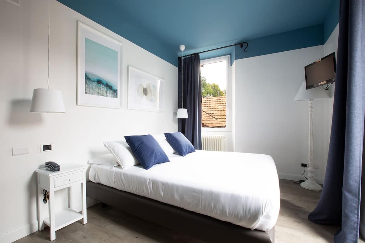Chambre panoramique double, balcon, au bord du lac | 2 chambres, couette en duvet, minibar, coffre-fort