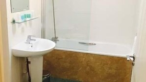 Double Room, 1 Double Bed, Non Smoking | Soundproofing, iron/ironing board (on request), WiFi (free), bed sheets - Stones Hotel Bar & Restaurant (Minehead)