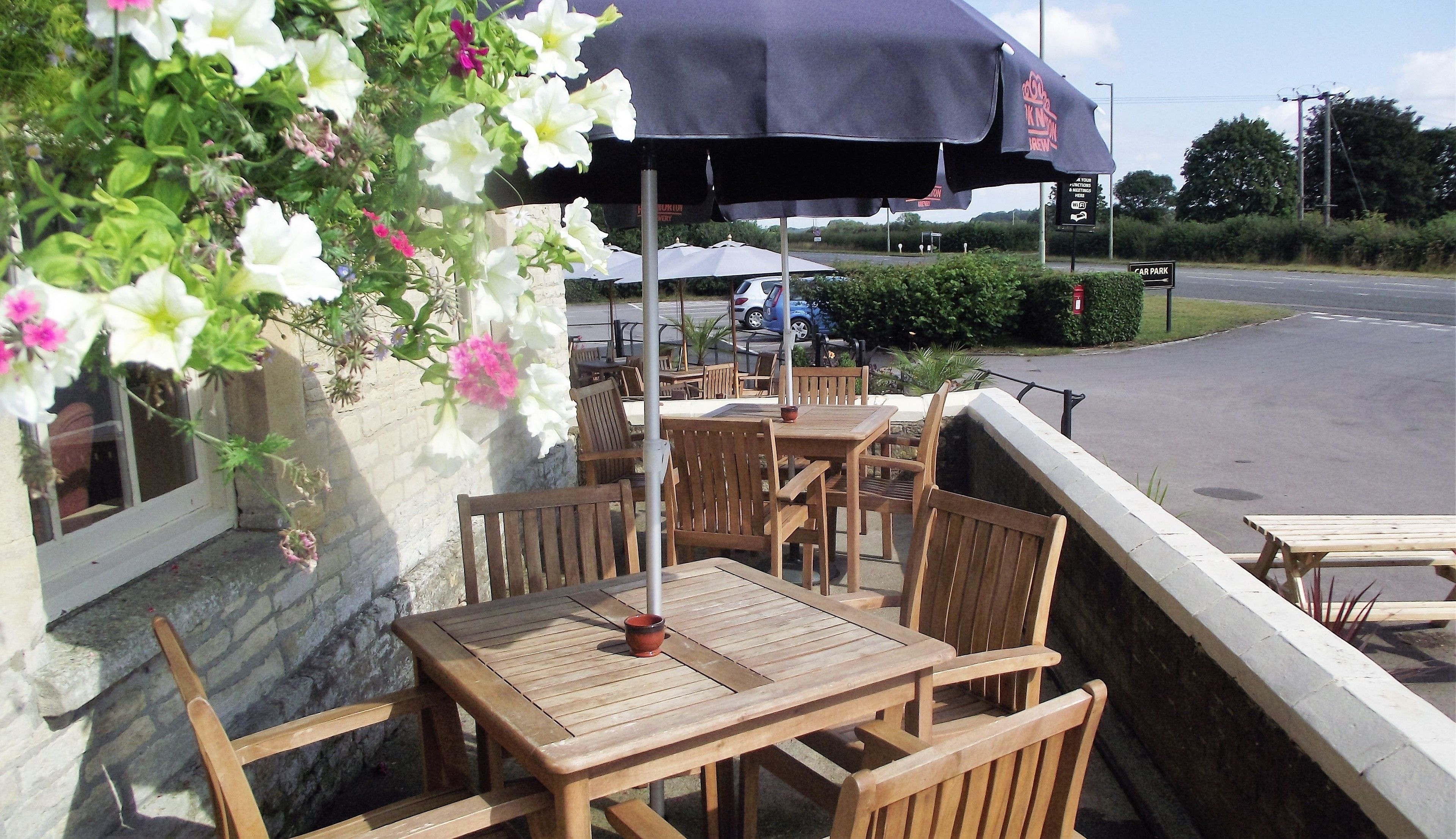 供应午餐和晚餐