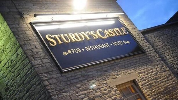 A sign for 'Sturdy's Castle' indicating it is a pub, restaurant, and hotel. - Sturdy's Castle Country Inn (Kidlington)