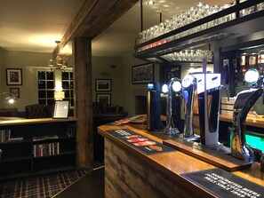 Bar (on property) - Sturdy's Castle Country Inn (Kidlington)