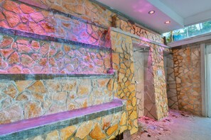 Bain à remous, soins corporels, bains de boue, soins d'hydrothérapie