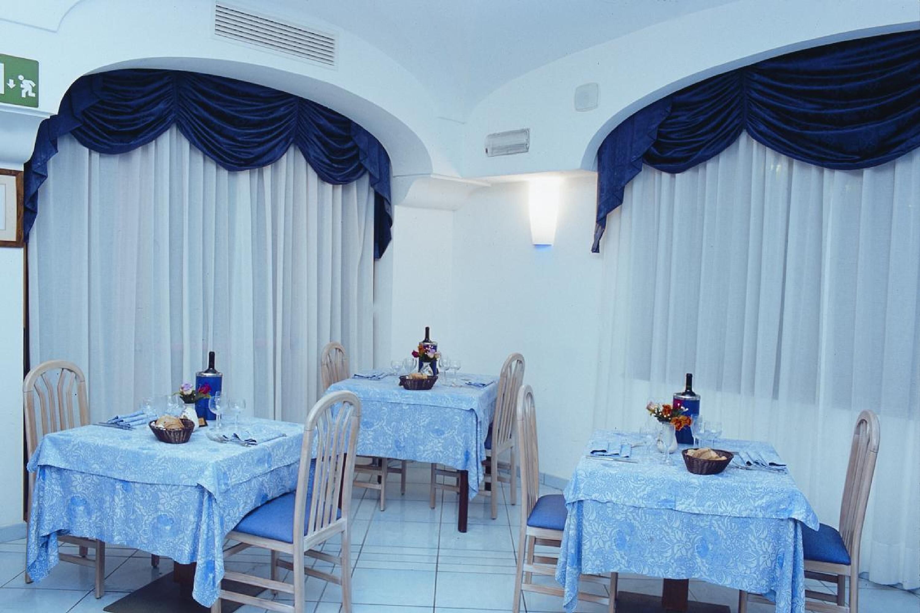 Se sirven desayunos, comidas, cenas y cocina regional 