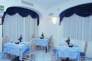 Breakfast, lunch, dinner served; Regional cuisine  - Hotel Saint Raphael (Barano d'Ischia)