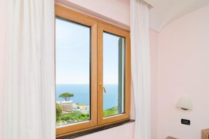 Quarto casal standard, vista para o mar | Cofres nos quartos, escrivaninha, berços (sobretaxa), Wi-Fi de cortesia