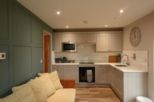Deluxe Cottage, Ensuite (Spacious) | Private kitchen