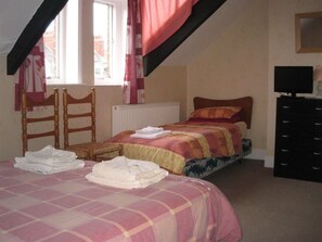 Camera con letto matrimoniale o 2 letti singoli, bagno in camera