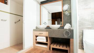 Familienbungalow, Mehrere Betten, Gartenblick | Badezimmer