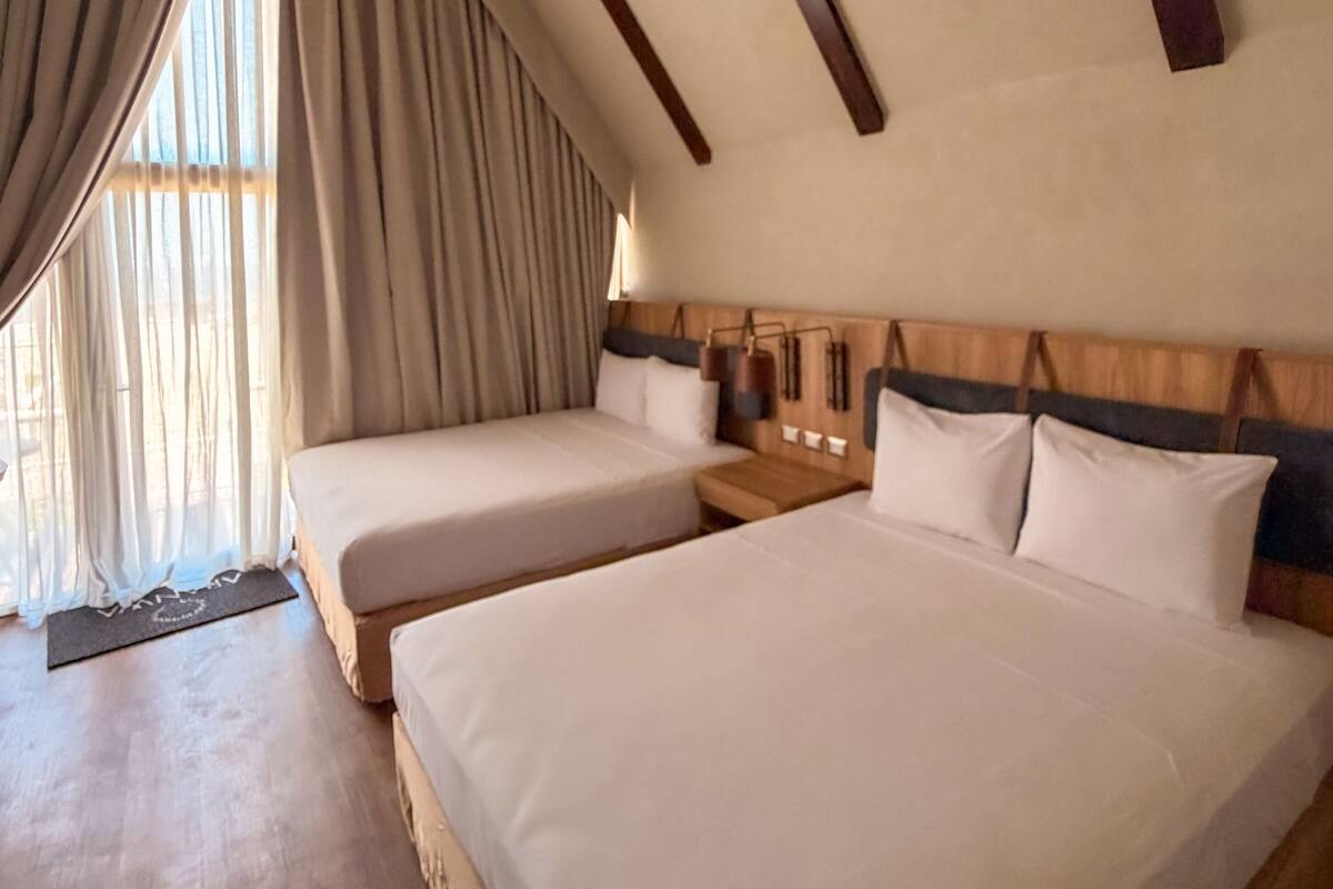 Minibar, caja de seguridad en la habitación, wifi gratis y ropa de cama 