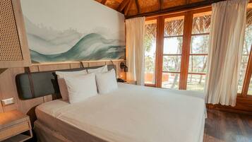 Minibar, caja de seguridad en la habitación, wifi gratis y ropa de cama