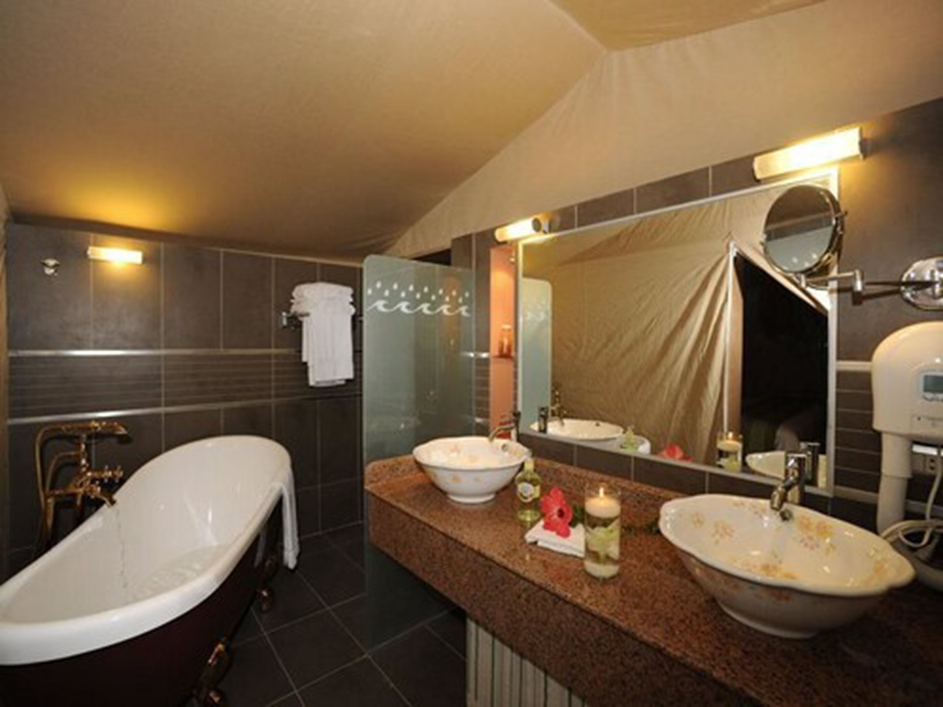 suite, 1 king bed, sea view (carpa suite) | bathroom | shower, towels