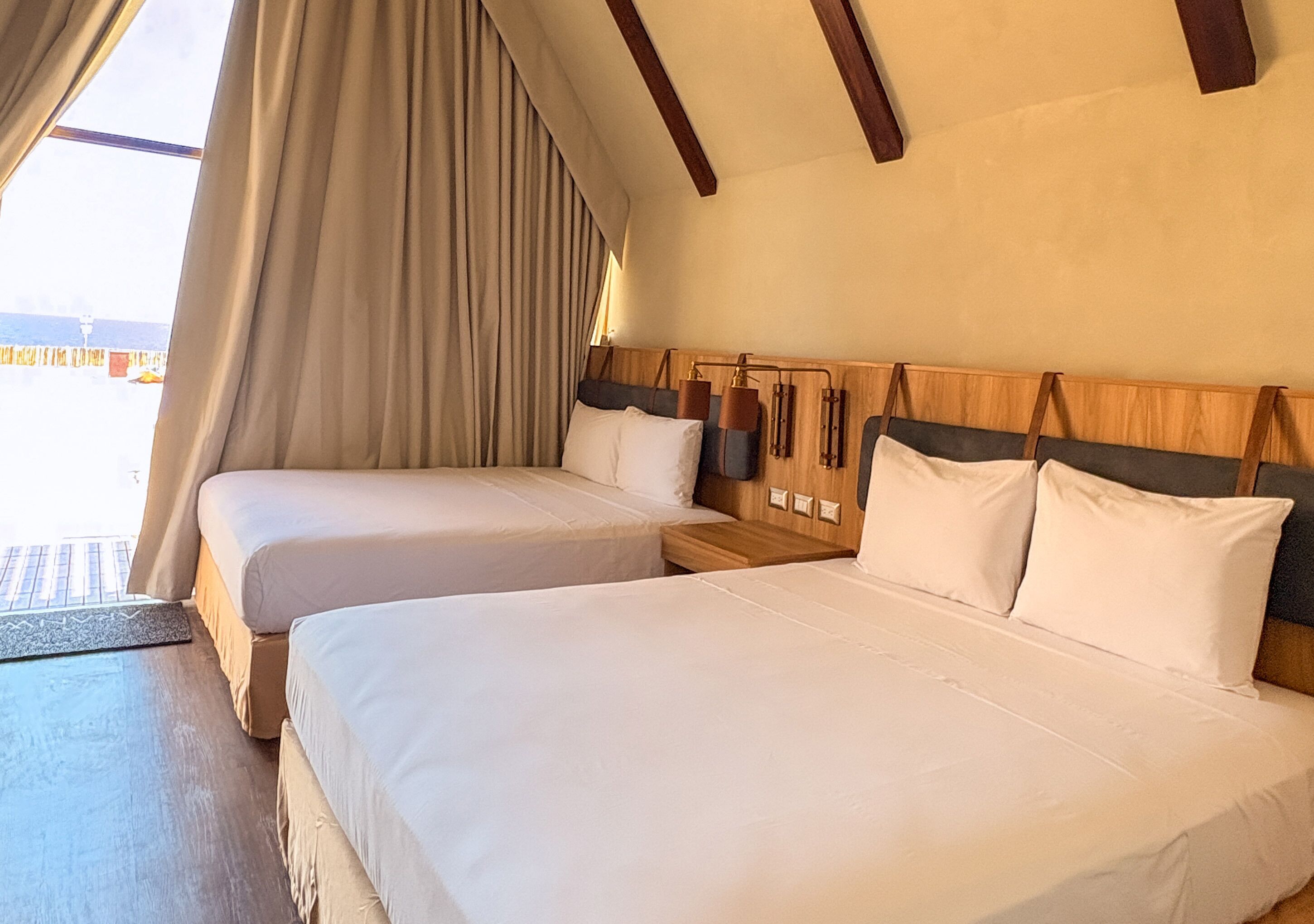 Deluxe-Chalet, 2 Queen-Betten, eingeschränkter Meerblick (Junior Tent)