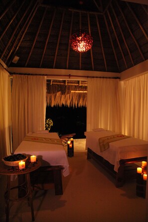 Salas de tratamientos para parejas, sauna, bañera de hidromasaje 