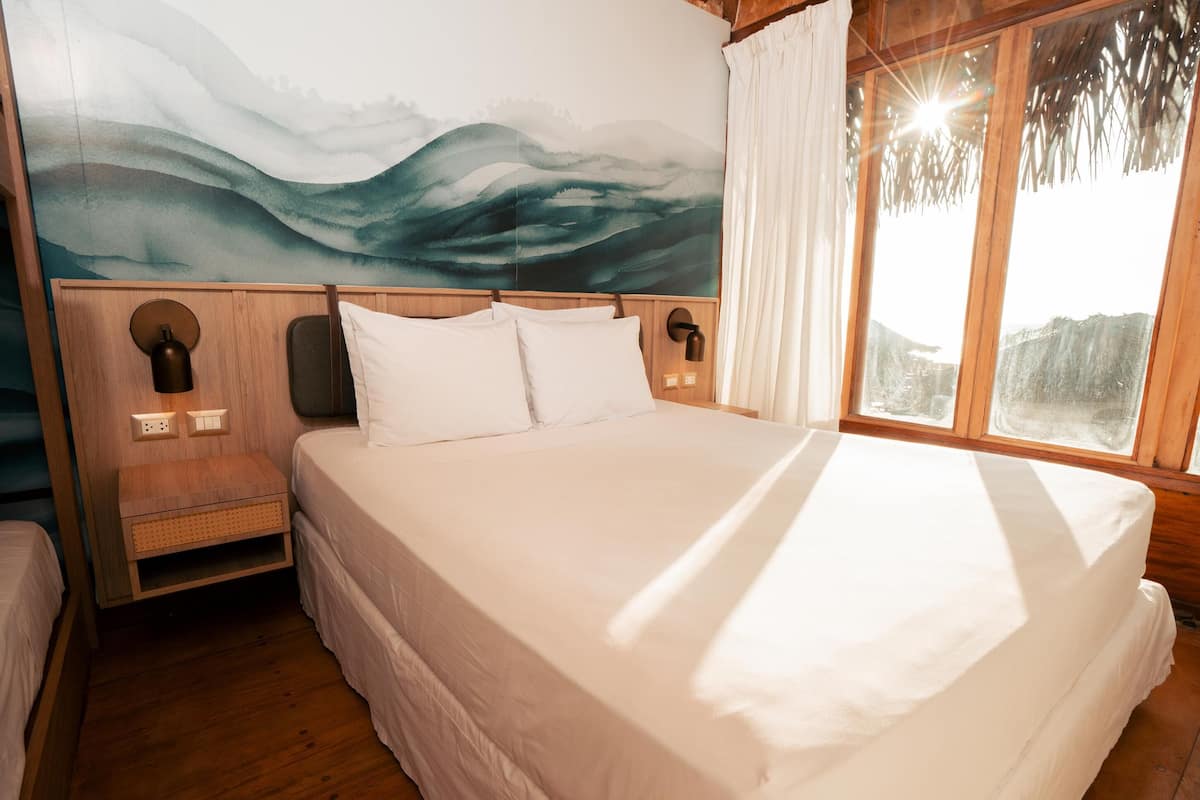 Minibar, coffres-forts dans les chambres, Wi-Fi gratuit, draps fournis