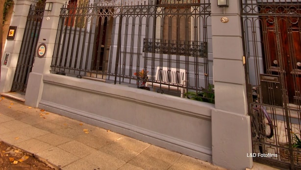 A historic building with ornate architectural details, including a balcony and decorative windows. - Play Hostel Arcos (Buenos Aires)