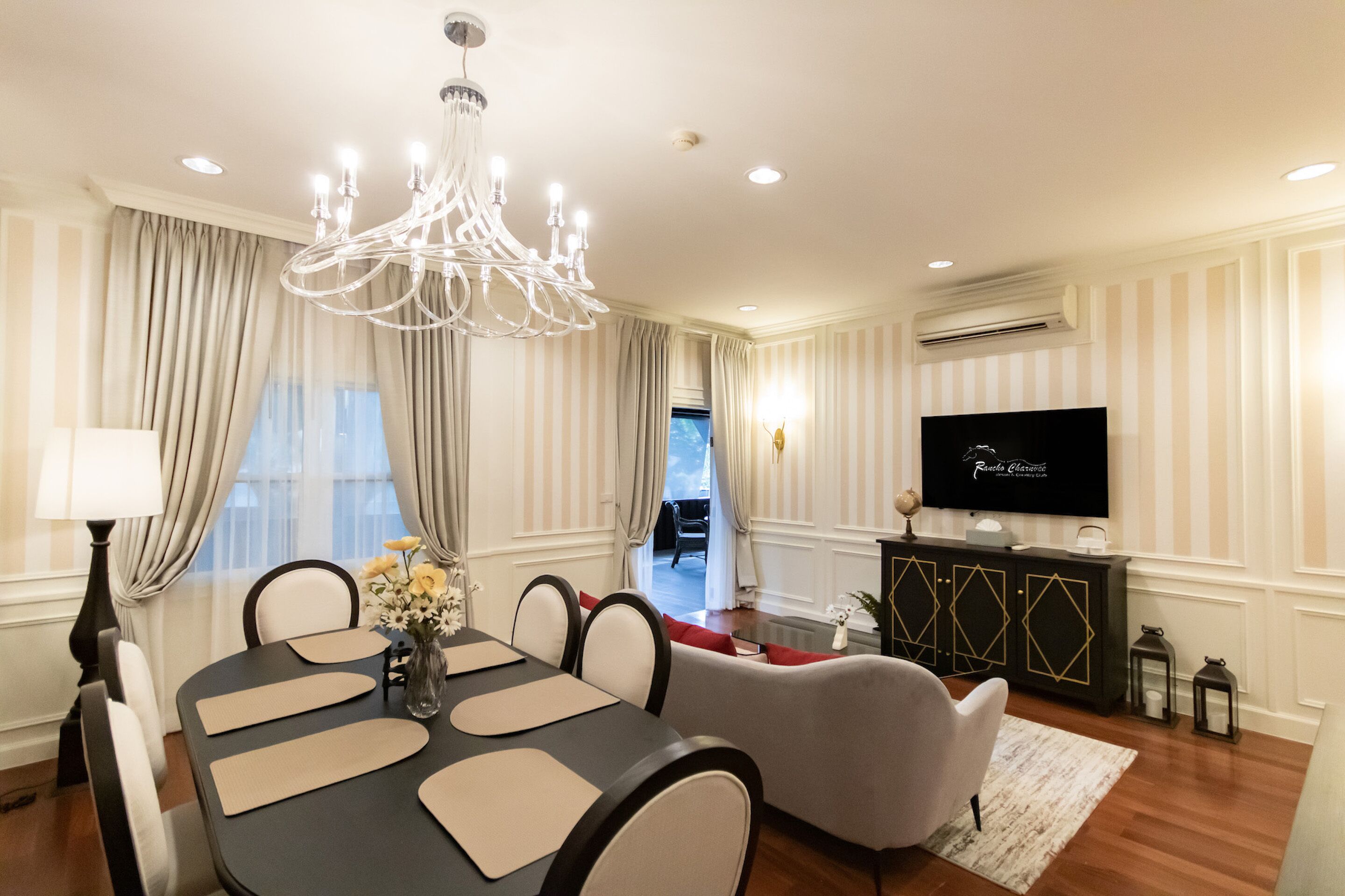 Signature Two Bedrooms | 迷你吧、房內夾萬、書桌、遮光窗簾/窗簾