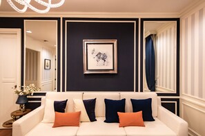 Signature Two Bedrooms | Living room | 46-inch LCD TV with satellite channels, TV - Rancho Charnvee Khaoyai (Pak Chong)