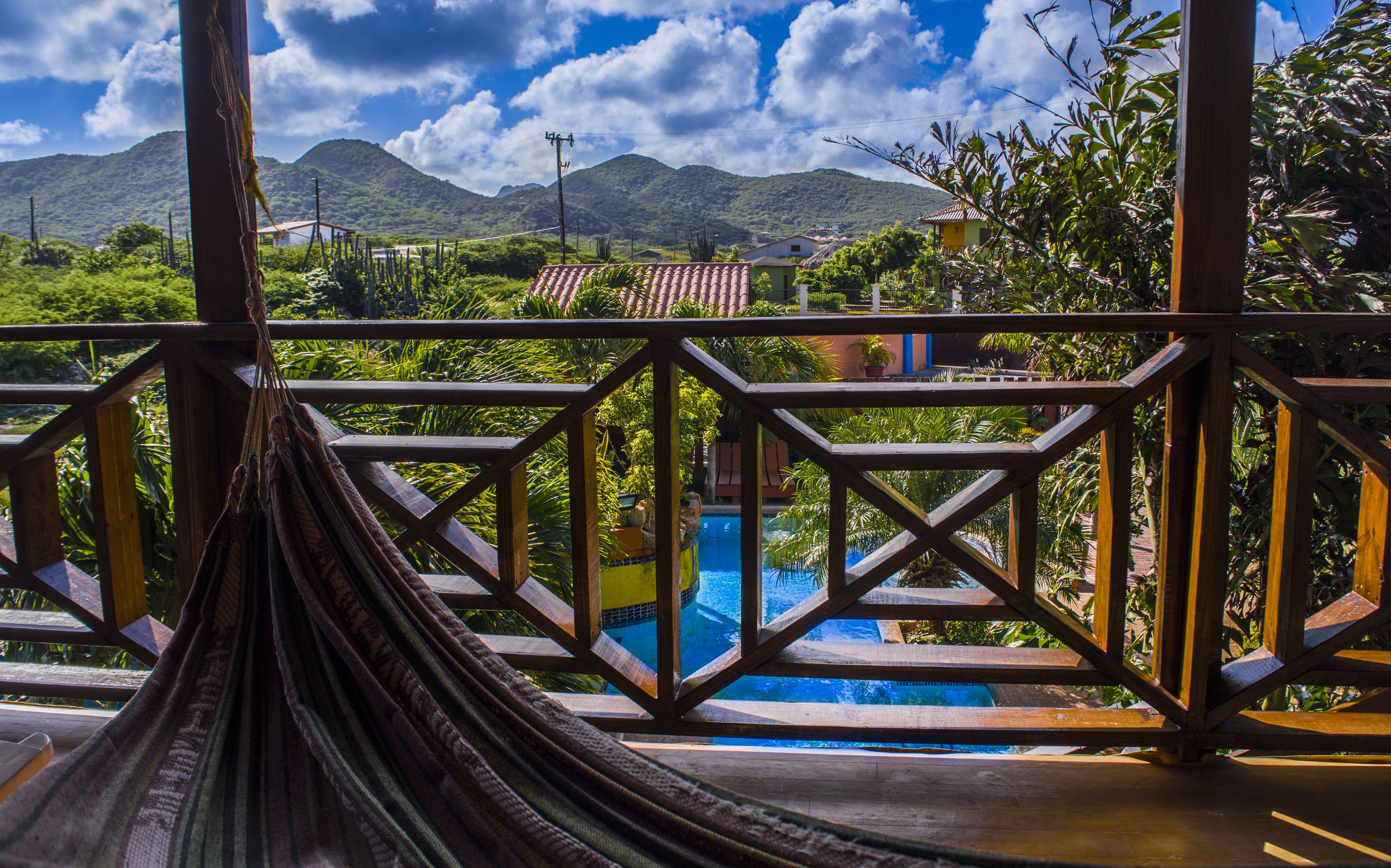 Piscine extérieure, accès possible de 6 h à 22 h, chaises longues