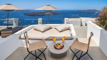 Standard Double Pool Level Volcano View | Terrace/patio
