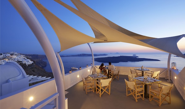 Food court - Ira Hotel & Spa - Adults Only (Santorini)
