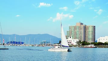 Vista frontal de la propiedad