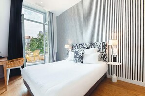 Double room with Balcony | Premium bedding, in-room safe, blackout curtains, soundproofing - The Originals Boutique, Hôtel Le Lion, Clermont-Ferrand (Clermont-Ferrand)