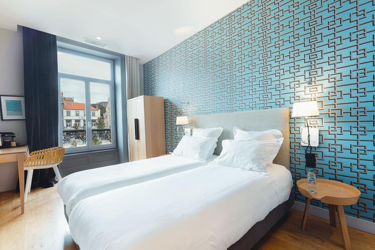 Dobbelt- eller tomannsrom – superior | Sengetøy av topp kvalitet, safe på rommet og skrivebord