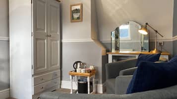Kamar Double Standar, 1 Tempat Tidur King, pemandangan gunung | Setrika/meja setrika, Wi-Fi gratis, dan seprai linen