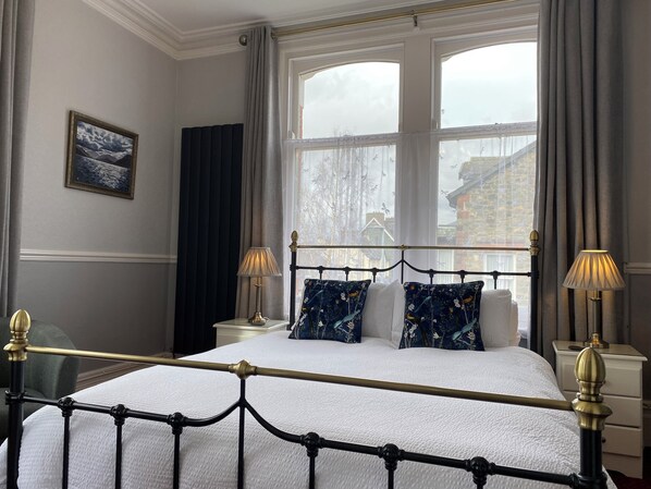 Standard Double Room, 1 King Bed, Mountain View