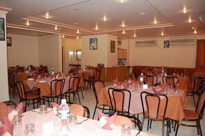 Breakfast, lunch and dinner served - Blue Country Resort (Mahabaleshwar)