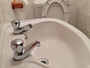 Twin Room, Ensuite | Bathroom