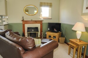 Superior Cottage, Private Bathroom, Garden View (Granary - self catering) | Lounge