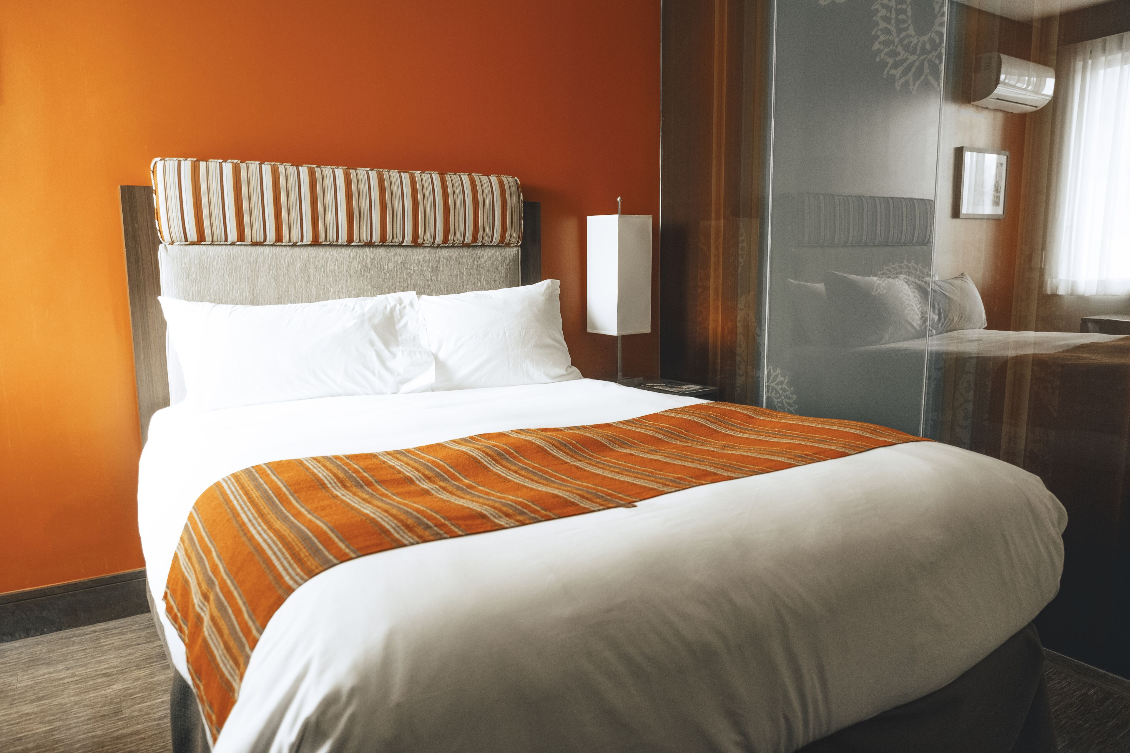 traditional room, 1 queen bed | in-room safe, desk, blackout curtains, iron/ironing board