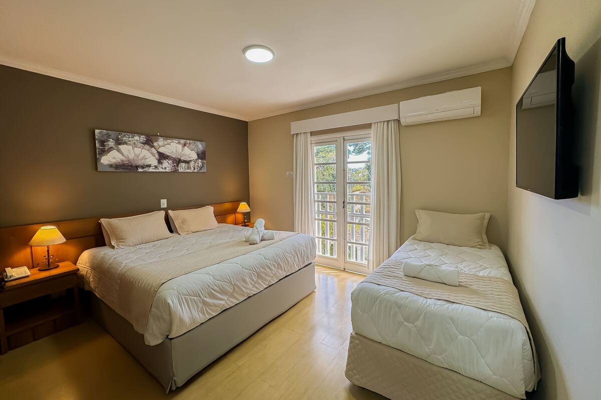 Quarto Triplo Superior com Ar condicionado