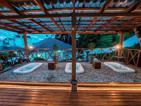 ์์ฑ ์ฑ๋ ์์ฒญ์ด ๊ฐ๋ฅํ 32์ธ์น LED TV, TV, DVD ํ๋ ์ด์ด