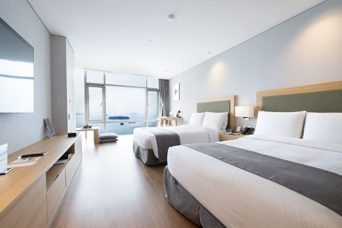 1 bedroom, premium bedding, minibar, in-room safe