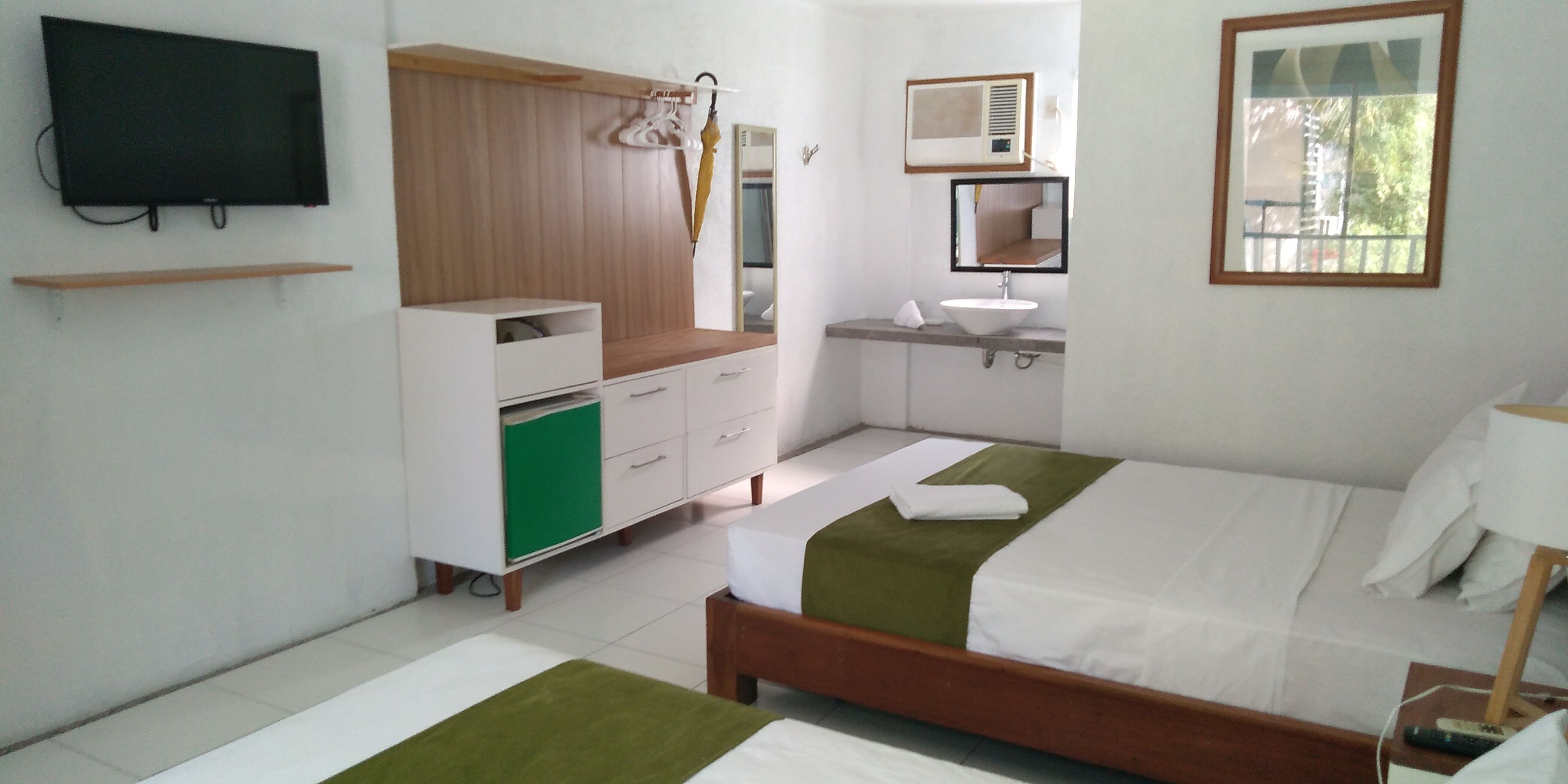 deluxe twin room | in-room safe, iron/ironing board, free wifi, bed sheets