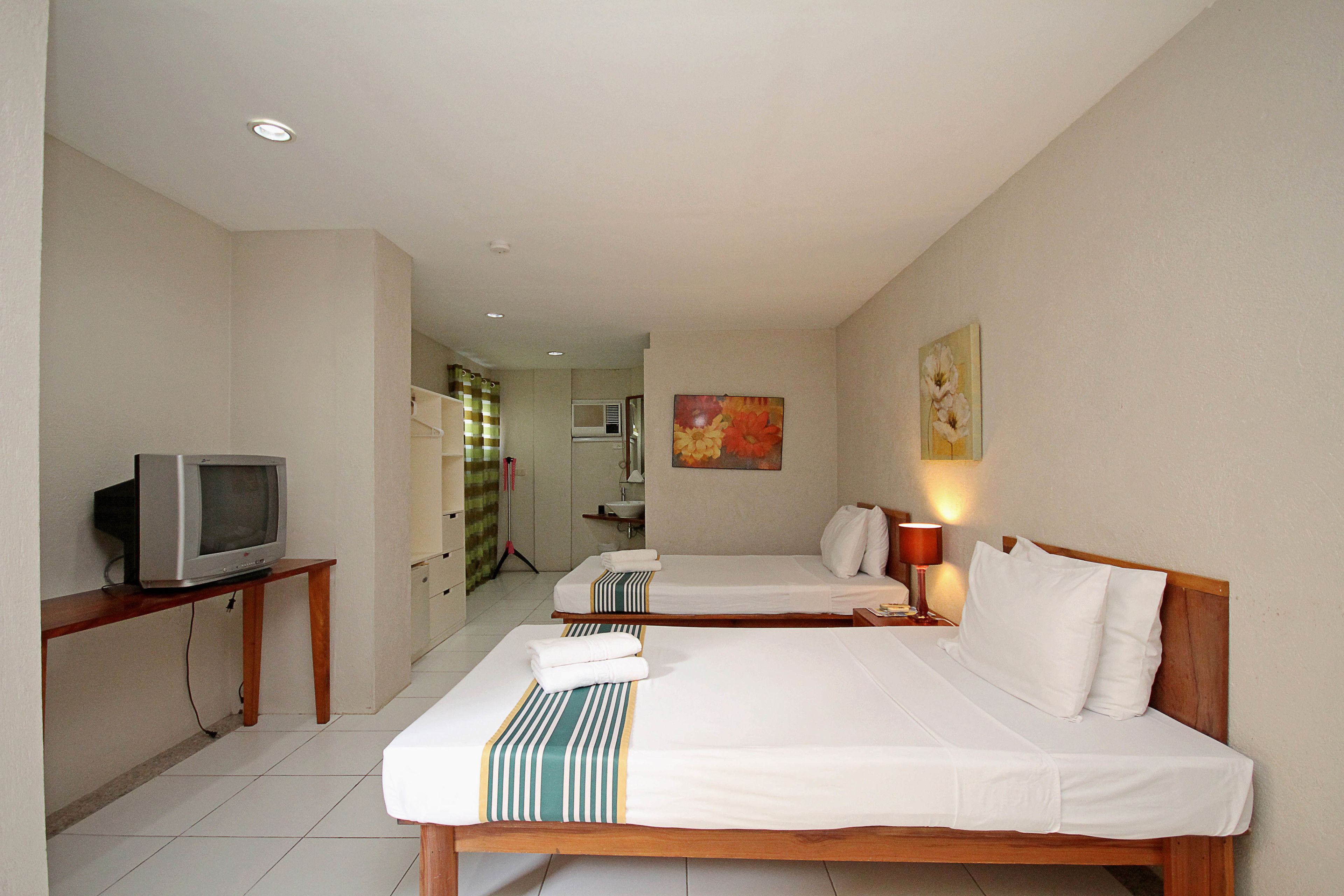 Superior Twin Room | In-room safe, iron/ironing board, free WiFi, bed sheets