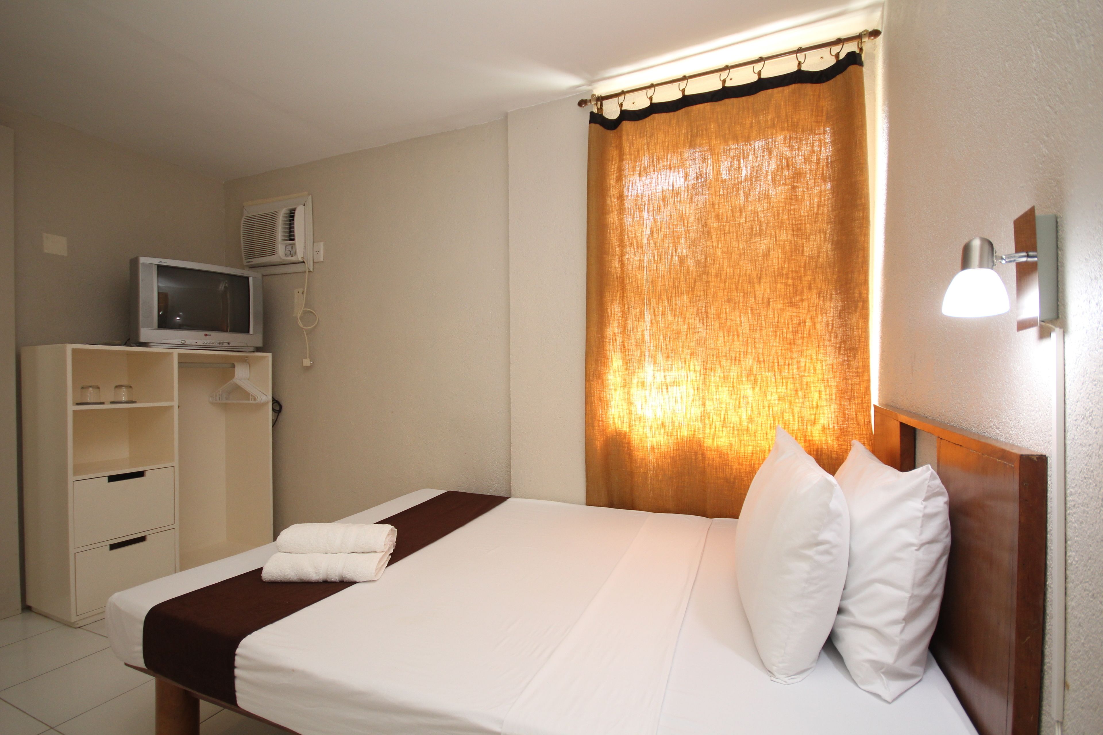 standard double room | in-room safe, iron/ironing board, free wifi, bed sheets
