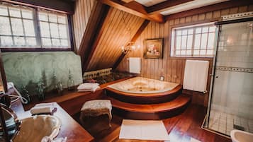 Categoria Especial | Down comforters, pillowtop beds, minibar, in-room safe