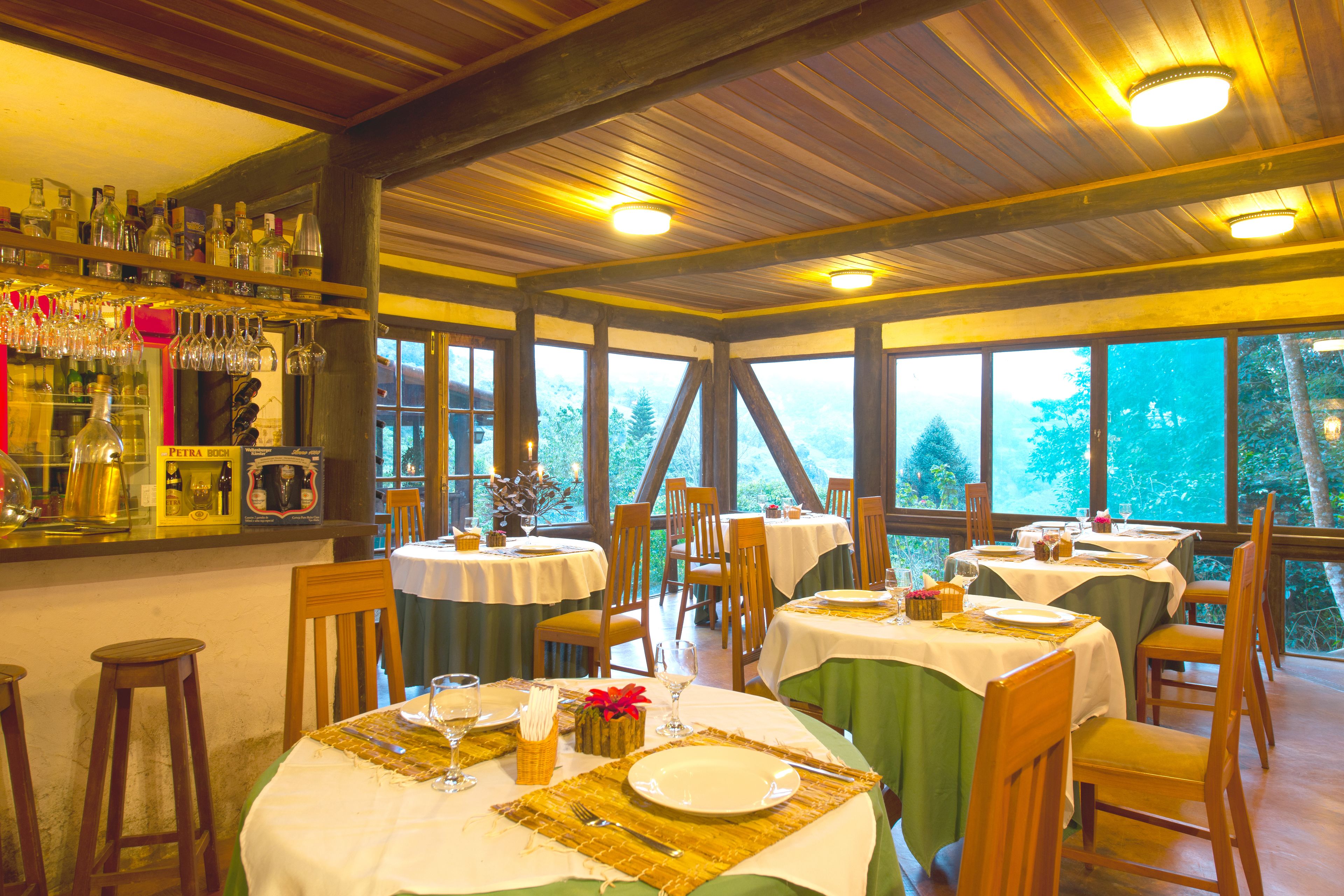 Se sirven desayunos, almuerzos y cenas; cocina regional