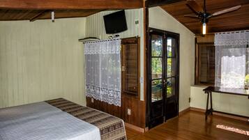 Standard Chalet | Pillow-top beds, minibar