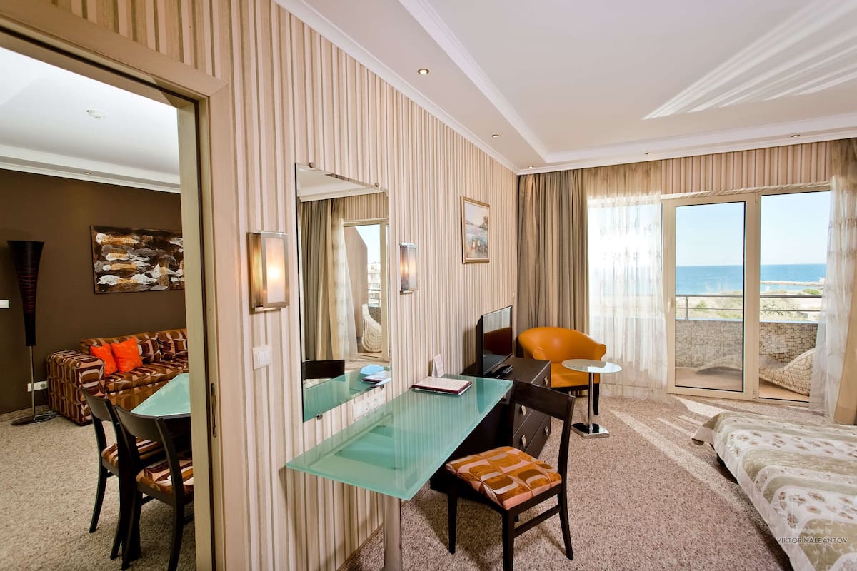 family apartment, sea view | 2 bedrooms, minibar, in-room safe, desk