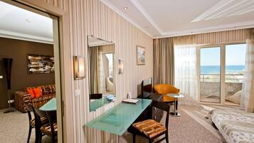 Familienapartment, Meerblick | 2 Schlafzimmer, Minibar, Zimmersafe, Schreibtisch