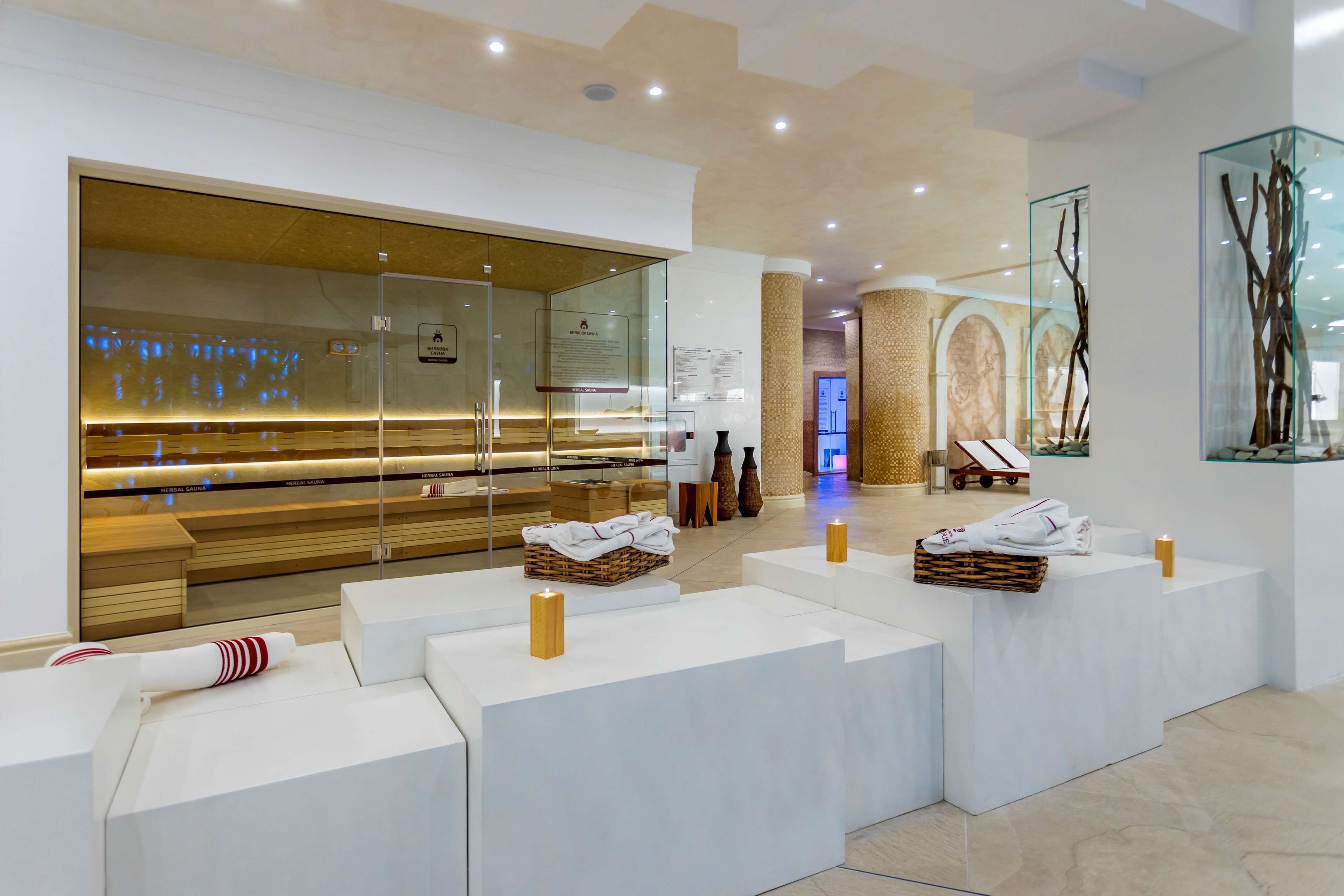 sauna, hot tub, steam room, hot springs/mineral springs