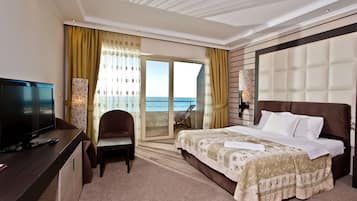 Minibar, una cassaforte in camera, una scrivania, postazione laptop