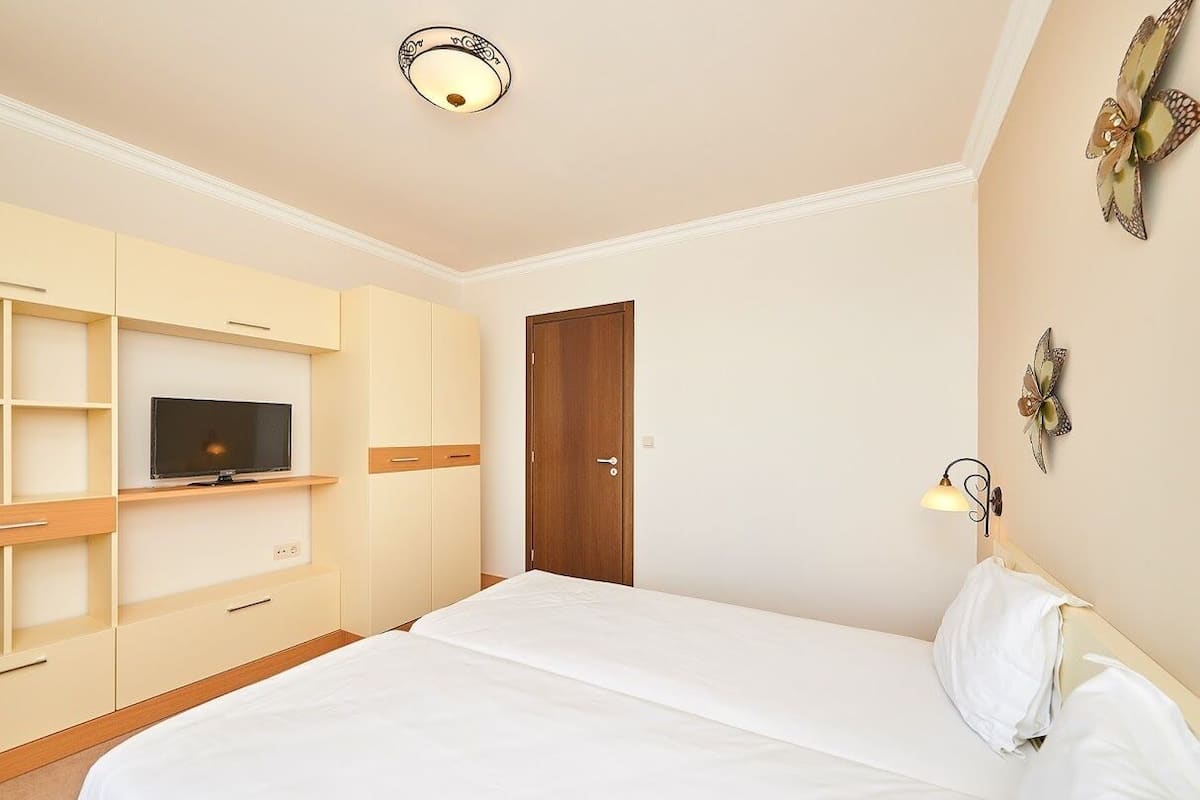 Apartment, 2 Bedroom, Sea view | 1 多间卧室、隔音、免费 WiFi、床单