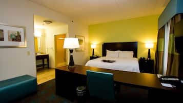 Studio, One King Bed | Desk, free WiFi, bed sheets