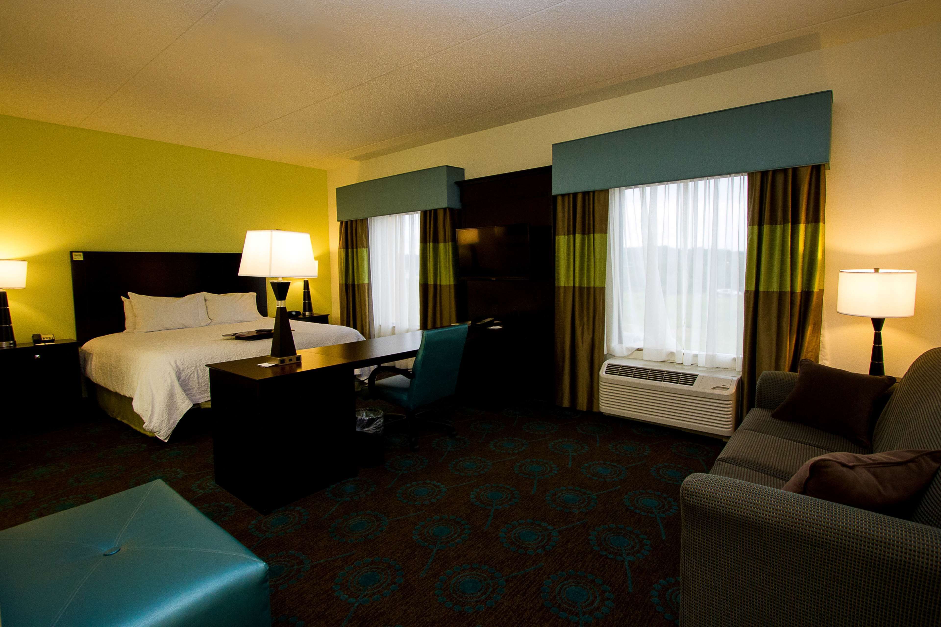 studio, one king bed | desk, free wifi, bed sheets