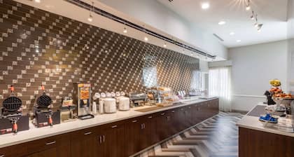 La Quinta Inn & Suites by Wyndham Houston NW Beltway8/WestRD